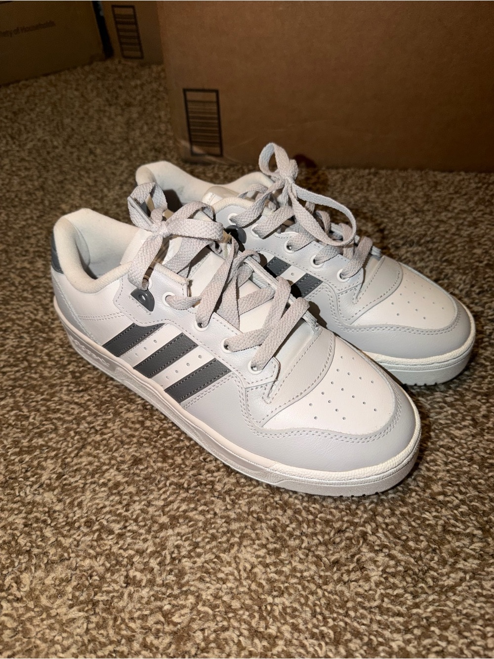 Women’s Adidas Sneakers Size 7
